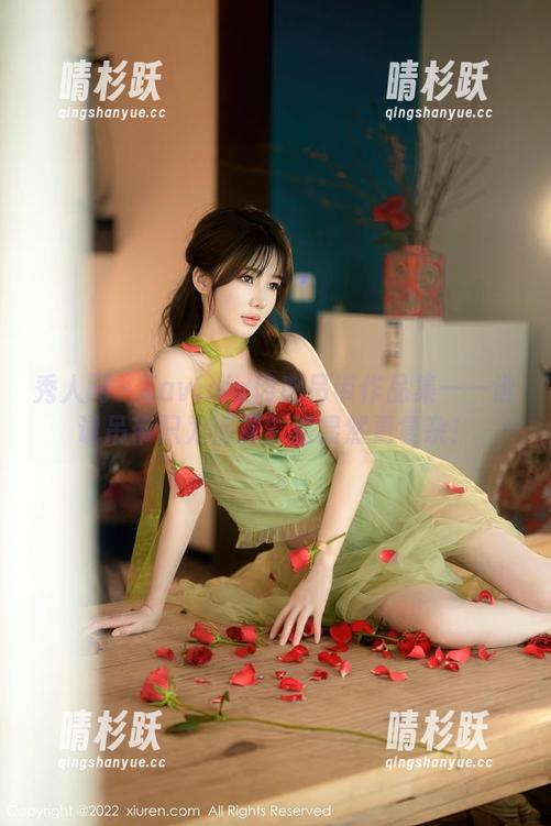 秀人网-Lavinia肉肉 秀人网 - Lavinia肉肉吊带作品集——谁说吊带只为清凉?这显然更复杂!