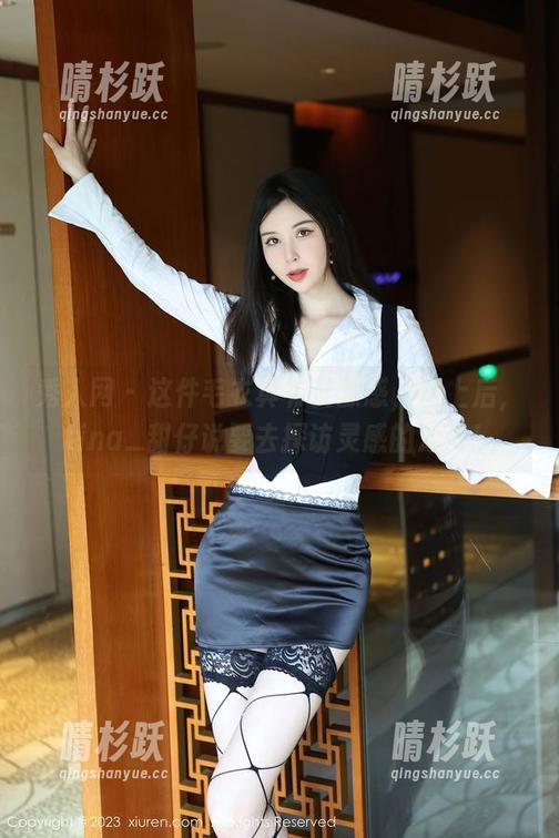 秀人网-tina_甜仔 秀人网 - 这件毛衣真有资源感,穿上后,tina_甜仔说要去探访灵感的海洋!