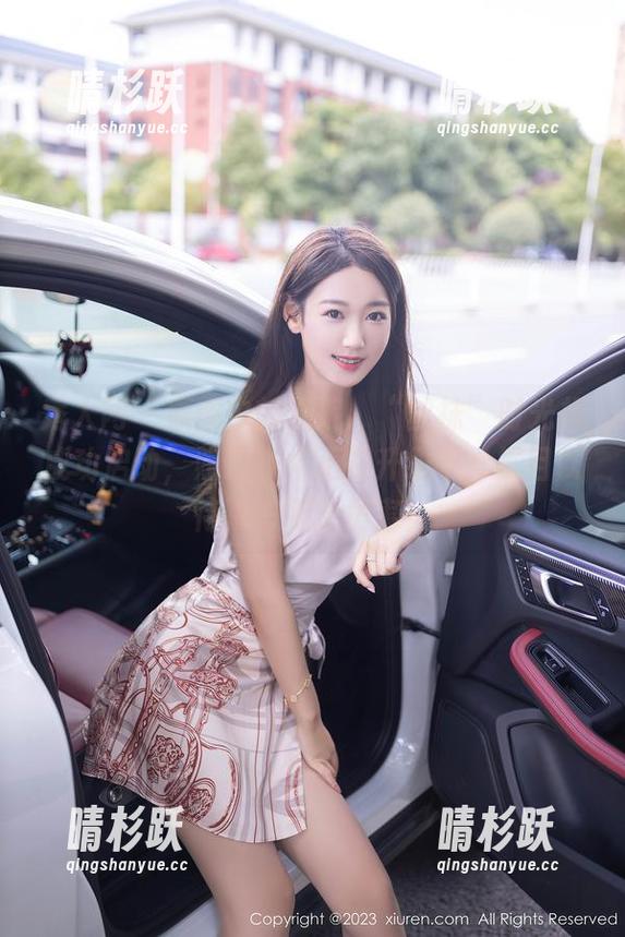 秀人网-温妮 秀人网 - 原图中的温妮:“丝袜”时光机成功启动,照片技术正在升级中,拭目以待哪一腿更厉害!