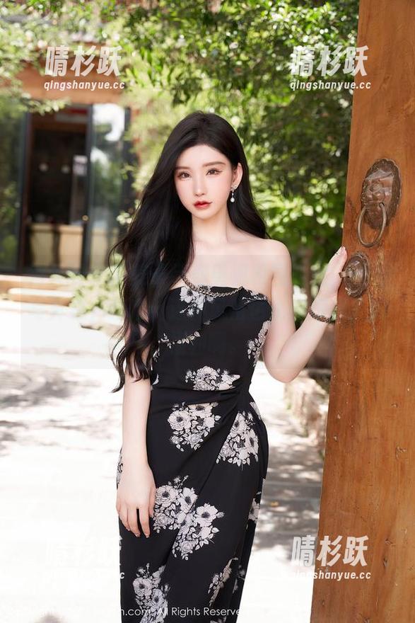 秀人网 - 糯美子带你重温校园时代，最新写真集，哈哈，这种风格也是能撑起来的福利啊。