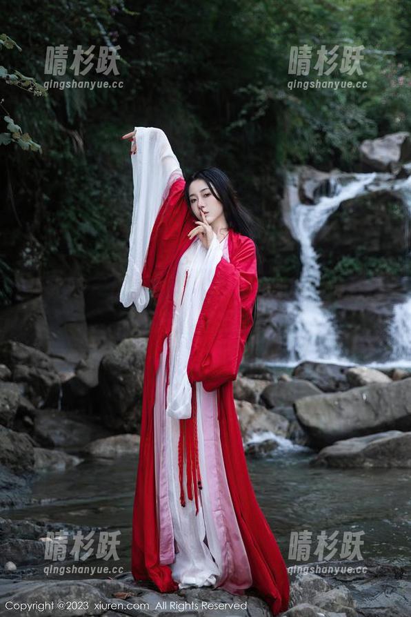 秀人网-芈琳娜 秀人网 - 从芈琳娜的定制图片里,捕捉那一点隐秘的温度。