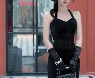 秀人网 - 高清泳池合集：龙泽美曦的清澈日子——冲浪没过吗？