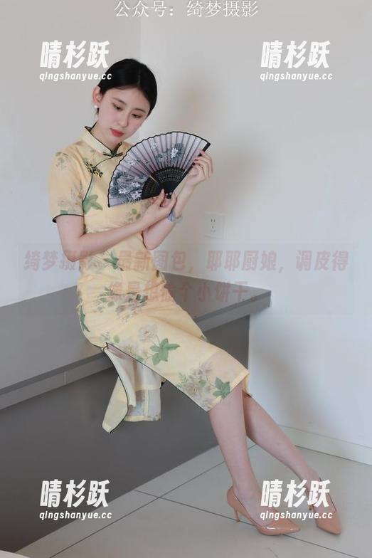 绮梦摄影 - 最新图包，耶耶厨娘，调皮得像是想偷个小饼干。