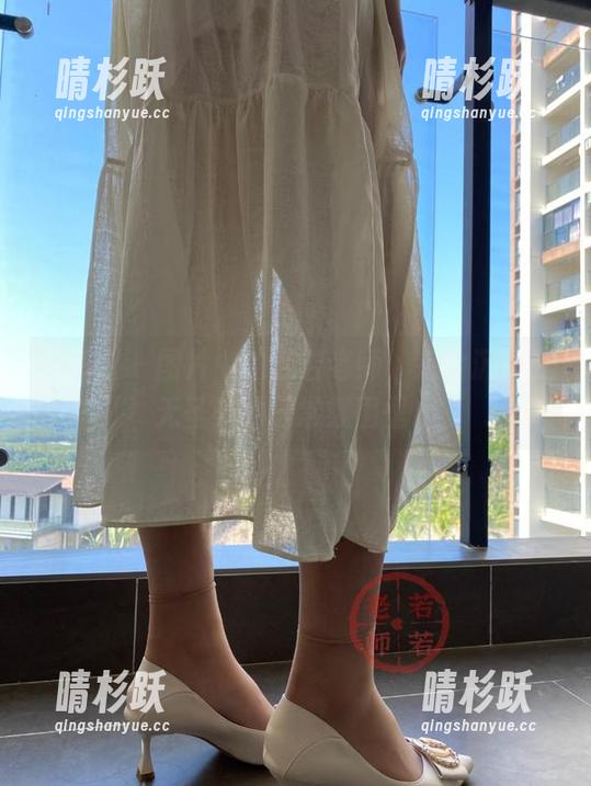 若若老师 微密圈 - 图片中的若若老师,完全沉浸在无圣光的日常氛围里。