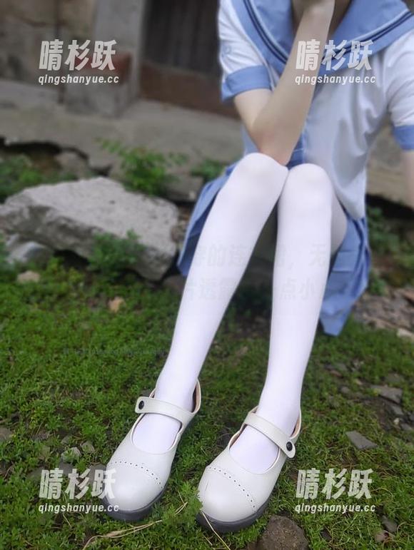 超级喜欢，西尔酱穿的连衣裙，无圣光照出的一片真！图片透露了一点小心思。