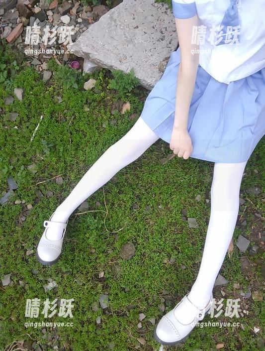 更新西尔酱的黑丝校服写真，这完全是我的画面——只不过我的人生和她的校服毫不相关！
