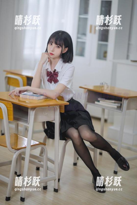 许岚LAN 保证福利满分,许岚LAN黑丝制服写真放飞了我的眼睛!