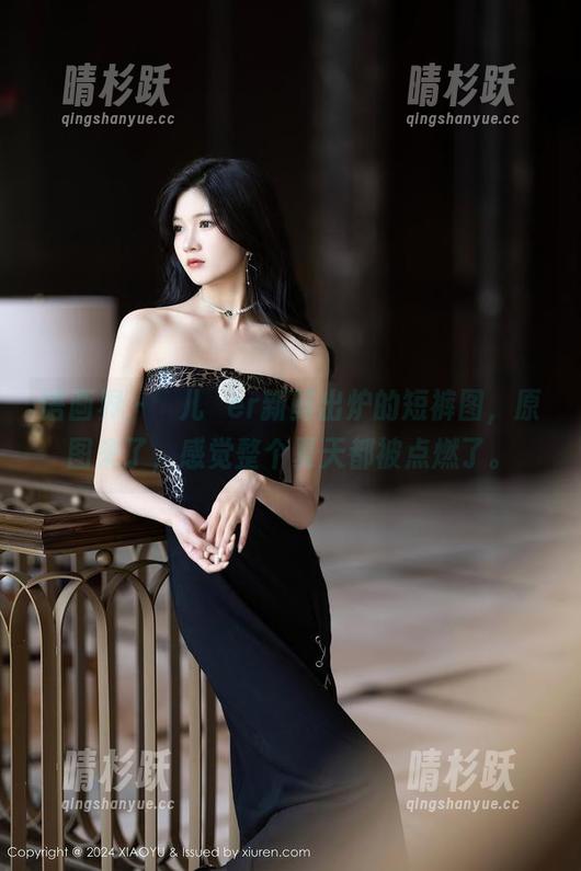 语画界-玥儿玥er 语画界 - 玥儿玥er新鲜出炉的短裤图,原图来了,感觉整个夏天都被点燃了。