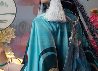 迷失人形QUQ的学院幻想曲，站在美图合集中央，我的心思好像也被她牵动了。