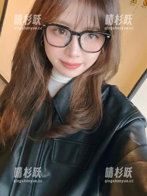 闪月半的Lolita草莓原图，这壁纸我已经定屏好几次了。