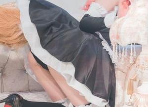 新添一稿！鬼畜瑶在不在w展现美腿，随便一张都美得能当演唱会海报。