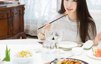 魅妍社 - 略带挑战性，沈佳熹的婚纱私房美图能否测验你的品味？