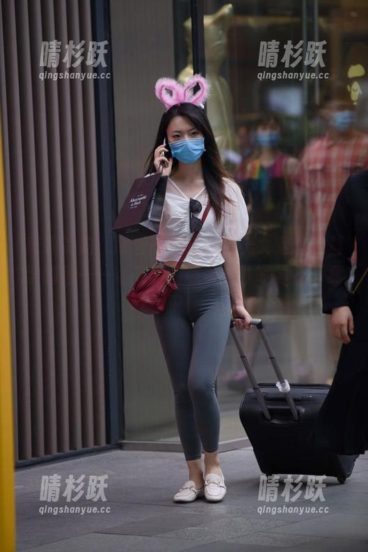 魔镜街拍 魔镜街拍:踩着高跟鞋,看美女走路的科学道理——《高跟性感美女》写真集下载中!