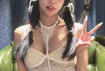 微密圈 - 鱼神鱼短裤穿越森林，搭配四季封面，高清图库等你来投票！